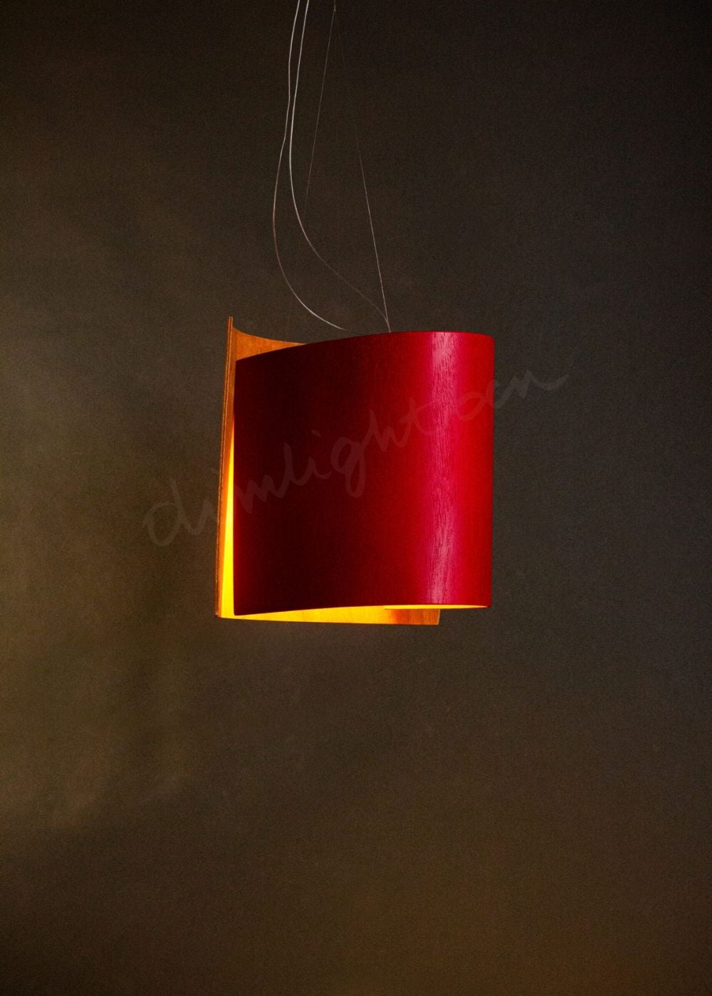 lámpara colgante red escultura de luz colgante en madera-roja ángulo lateral luz cálida Dimlightbcn Marino Robles