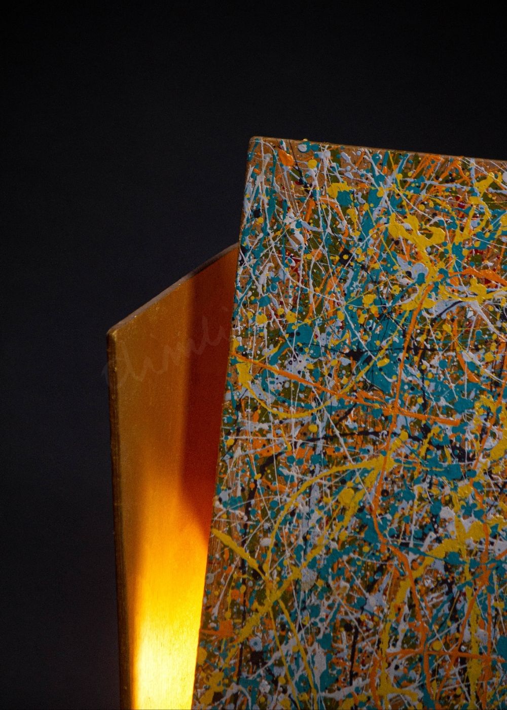 lámpara pollock pantalla madera artesanal perspectiva tres cuartos encendida diseño contemporáneo Dimlightbcn