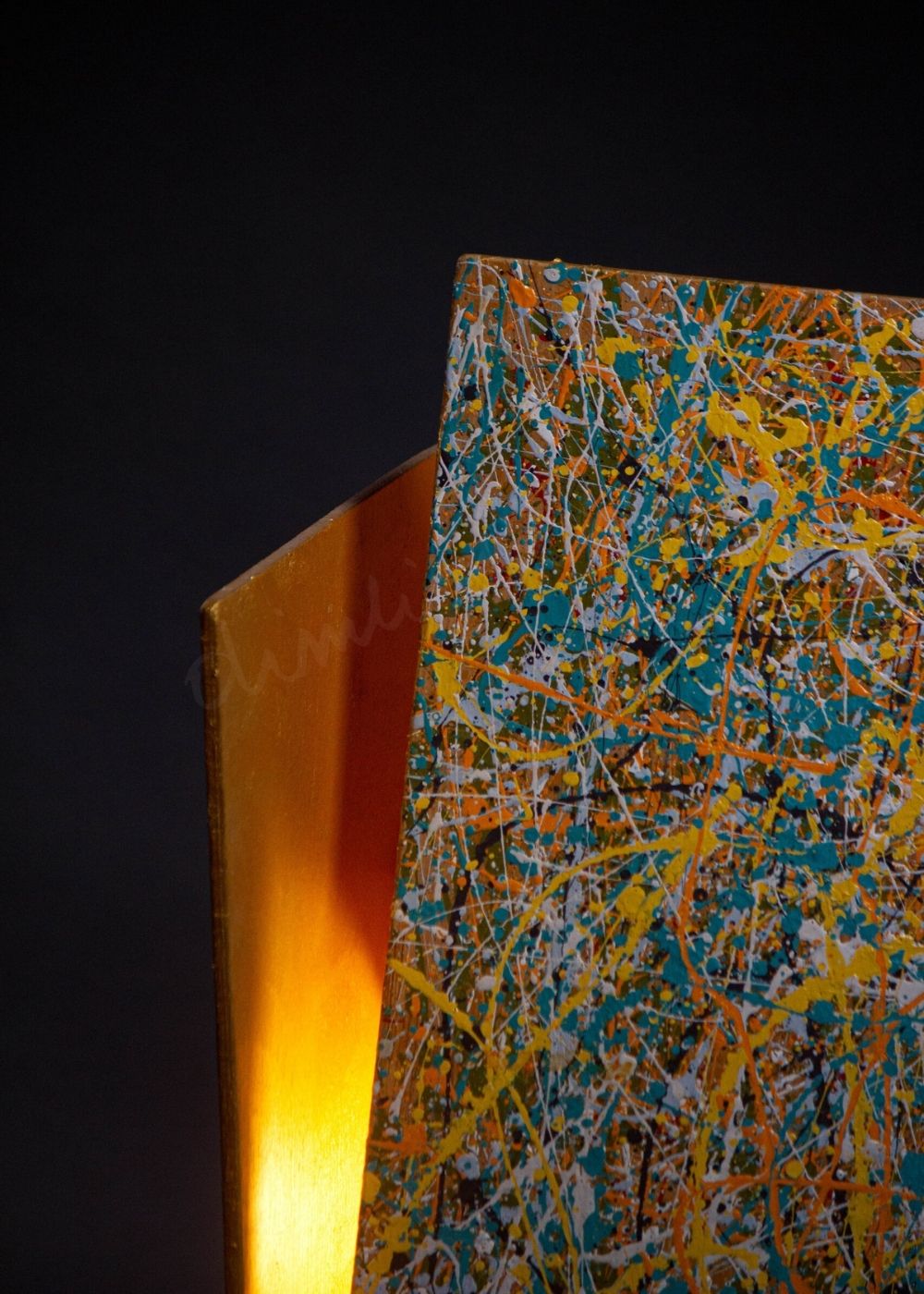 lámpara pollock pantalla luz proyectada multicolor-dorado perspectiva escultura de luz artesanal Dimlightbcn