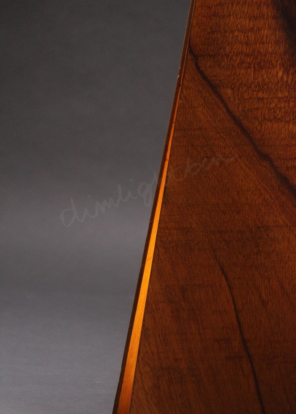 lámpara serra suelo luz proyectada madera-natural-satinada perspectiva escultura de luz artesanal Dimlightbcn